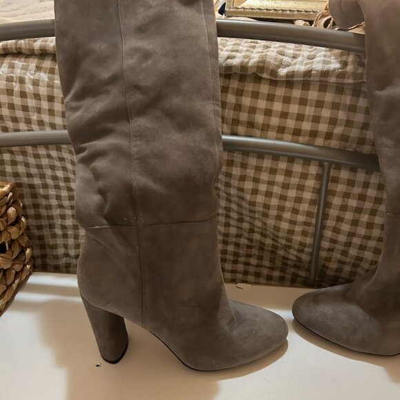 VINCE CAMUTO Femmie Tall Shaft Boot Grey Suede Size 8.5 - Picture 3 of 10